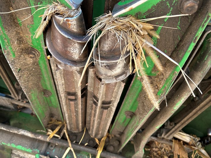 2022-john-deere-c12f-image-40