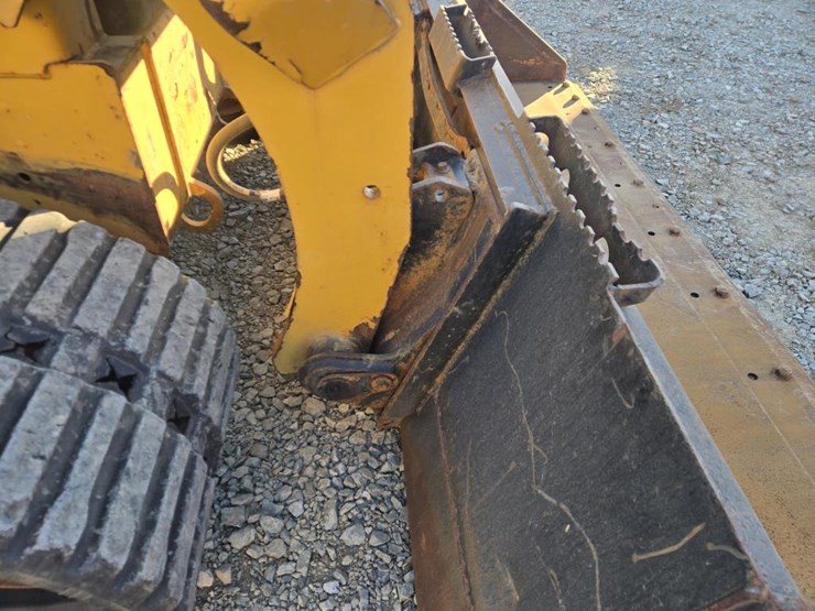 2020-caterpillar-259d3-image-11