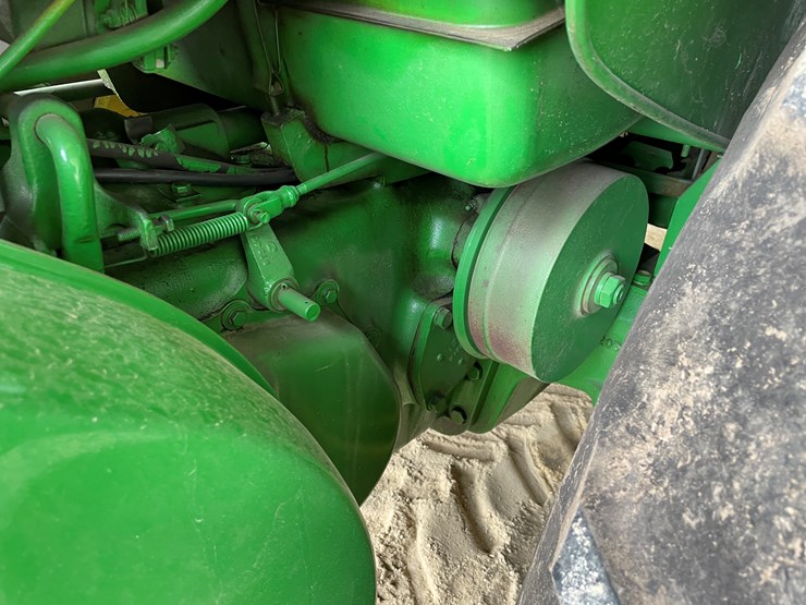 john-deere-830-image-26