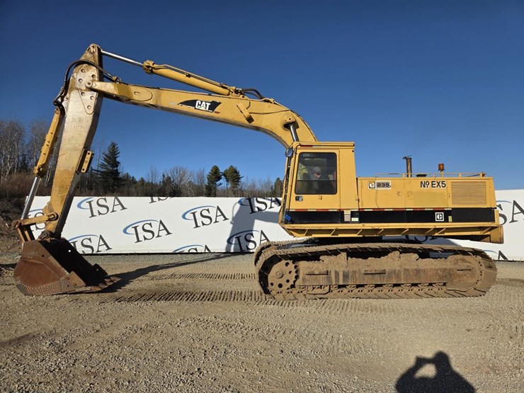 caterpillar-235-image-2