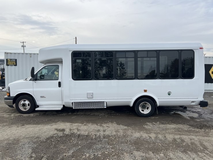 2015-chevrolet-express-paratransit-bus-image-7