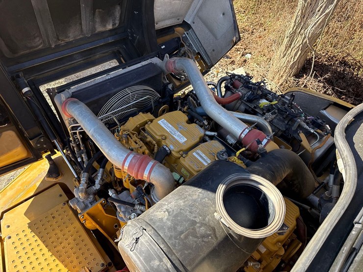 2015-caterpillar-745c-image-15