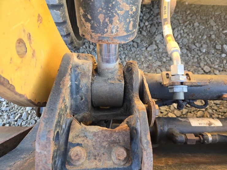 2020-caterpillar-259d3-image-14