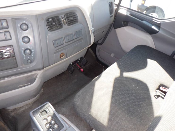 2018-peterbilt-220-image-27