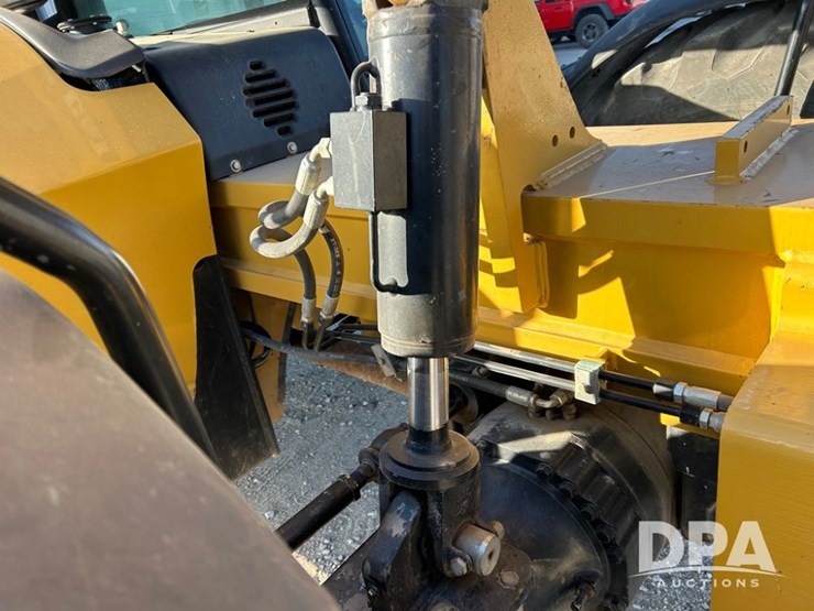 2012-caterpillar-tl1255c-image-25