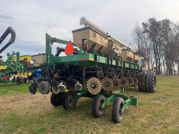 great-plains-yp825r-twin-row-planter-image-3