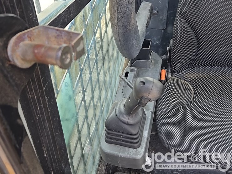 2021-caterpillar-299d3-image-46