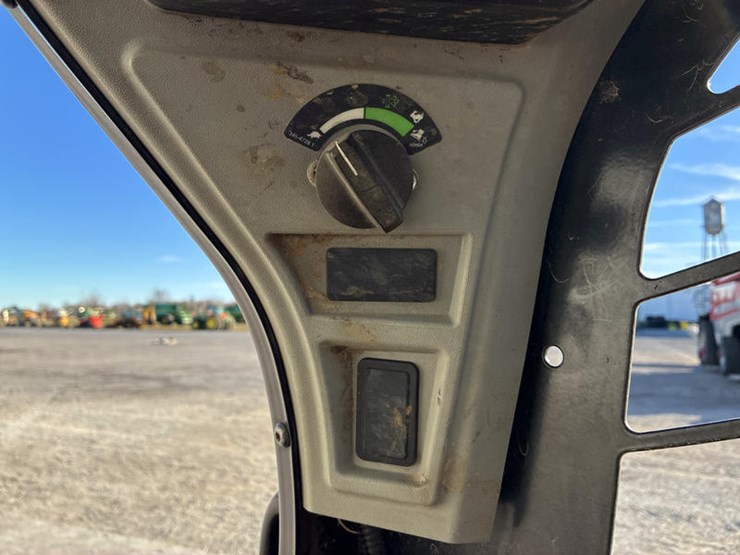 2018-caterpillar-259d-image-63