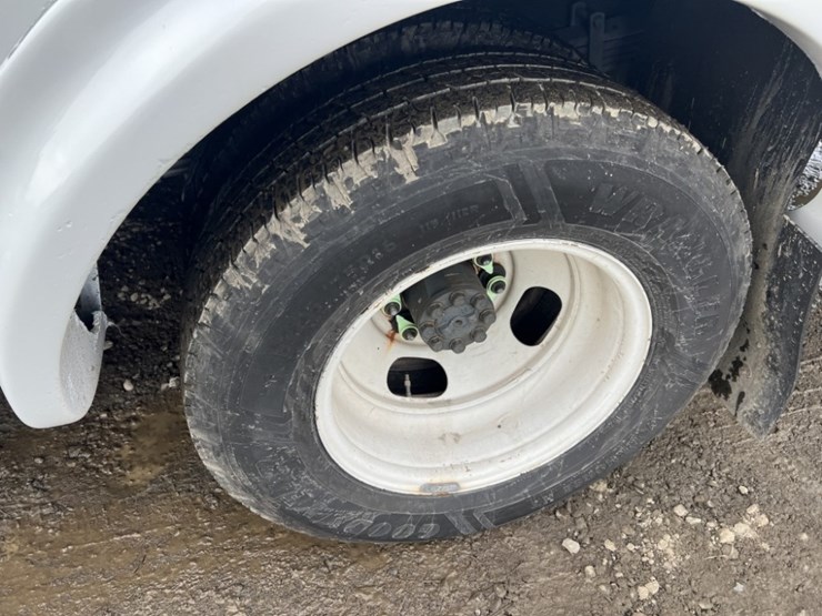 2015-chevrolet-express-paratransit-bus-image-12