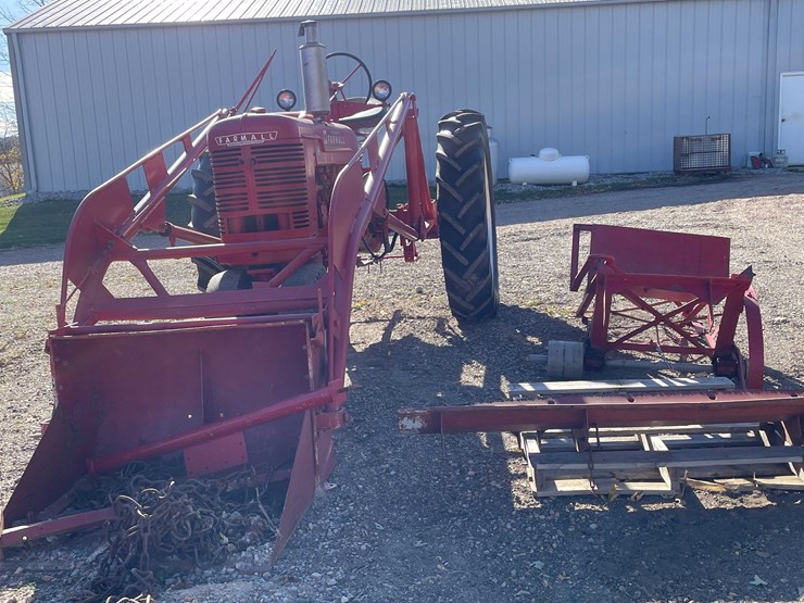 #3012-•-mccormick-farmall-h-narrow-front-tractor-with-loader-image-2