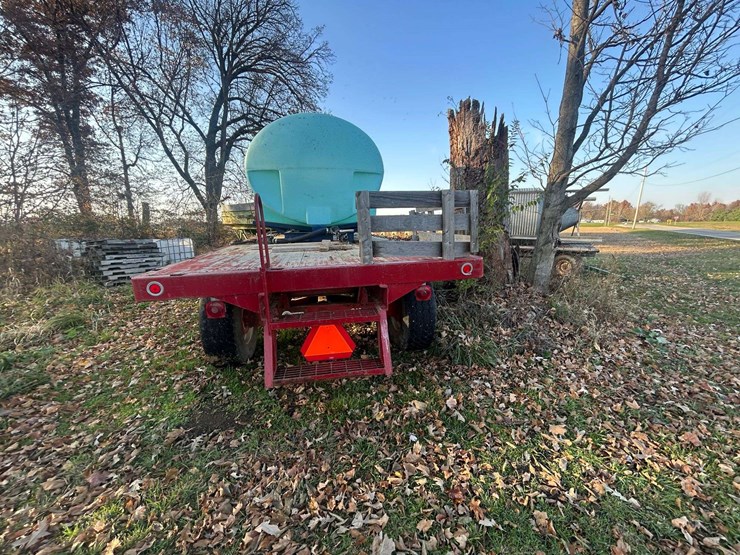 unverferth-flatbed-wagon-with-2,000-gal-poly-tank-image-5