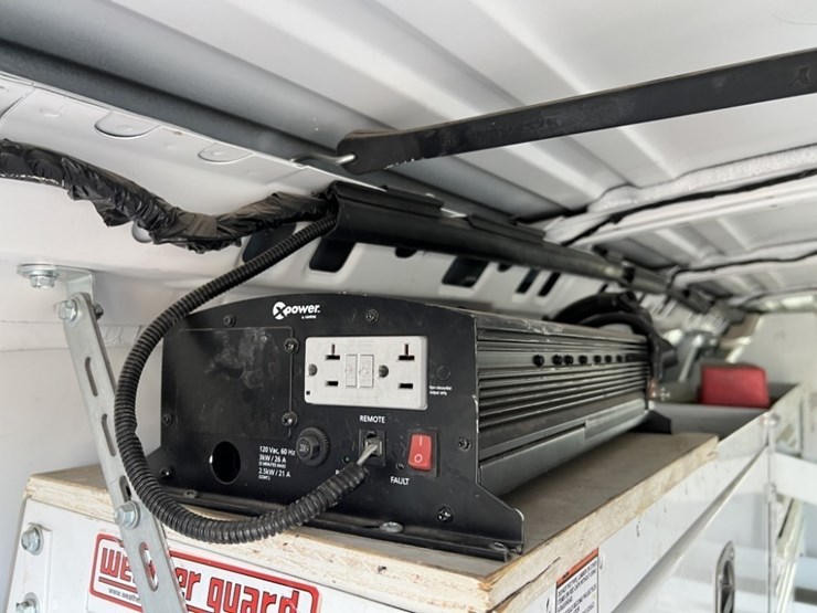 2015-gmc-savana-cargo-van-image-17