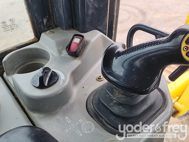 2021-komatsu-d71exi-24-image-28