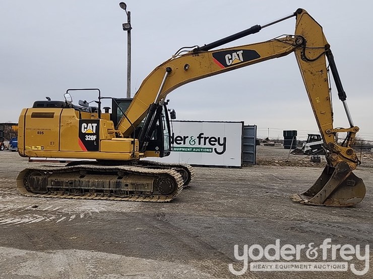 2016-caterpillar-320fl-image-6