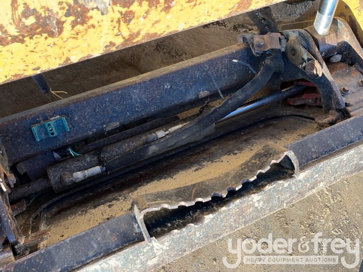 2014-caterpillar-279d-image-12