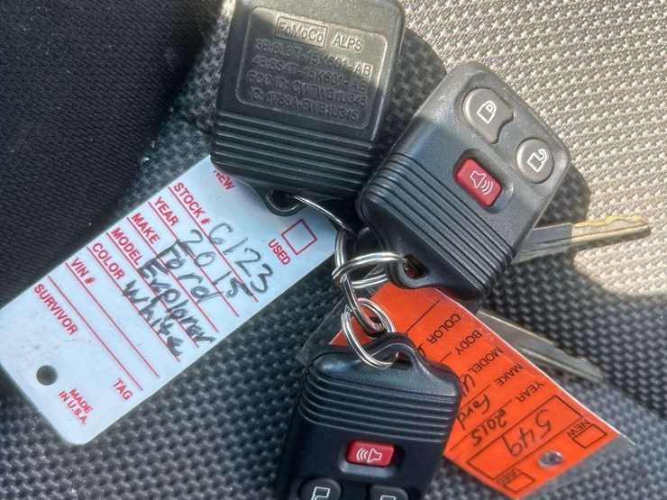 2015-ford-explorer-image-34