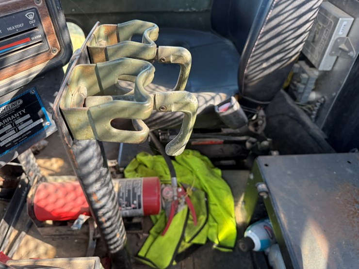 #22592-•-inop-1992-freightliner-t/a-daycab-truck-tractor-vin:-1fuymzyb1np520782-image-76