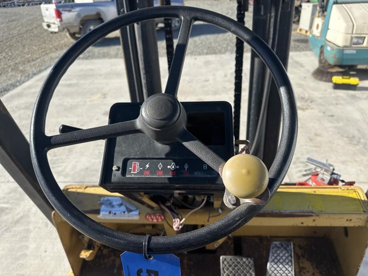 caterpillar-t80d-image-26