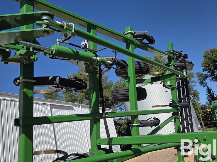 2022-john-deere-2430-image-17