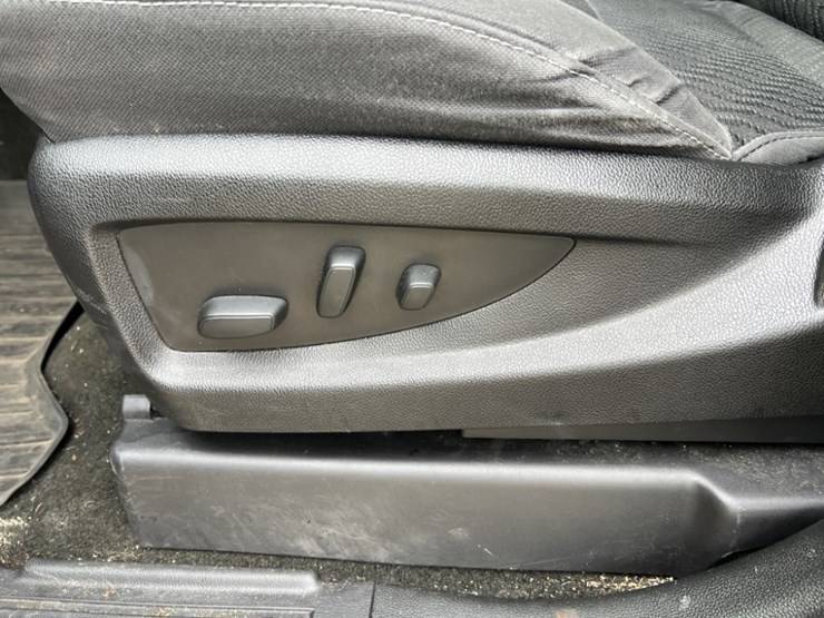 2017-chevrolet-tahoe-image-21