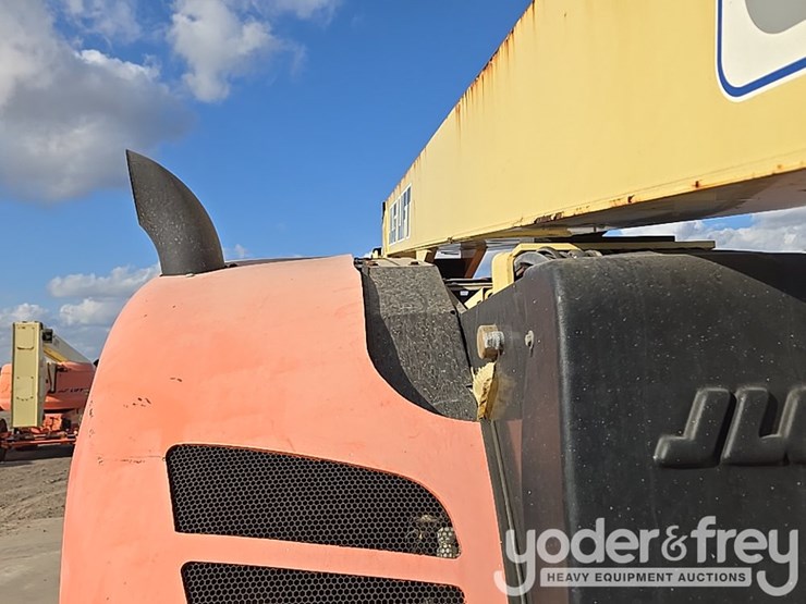 2014-jlg-600aj-image-59