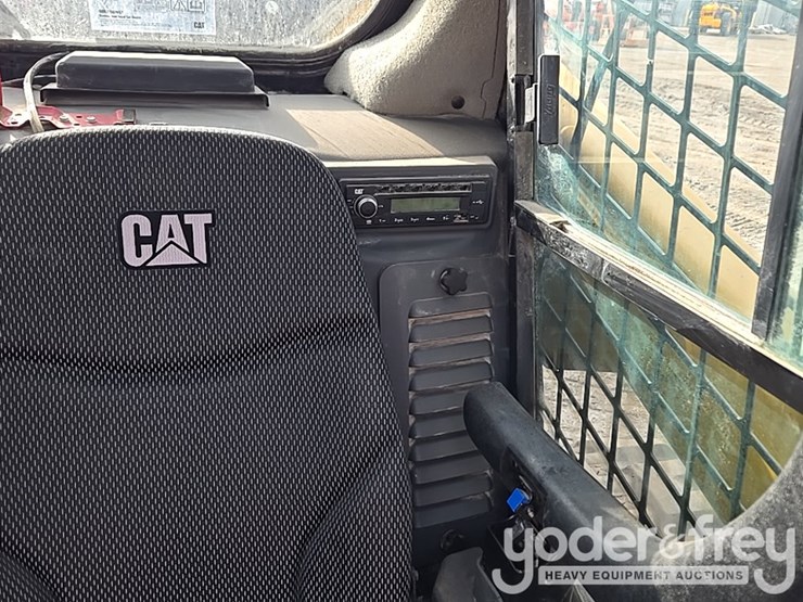 2022-caterpillar-299d3-image-48