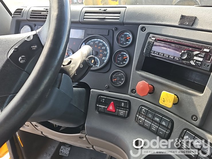 2019-freightliner-cascadia-image-36