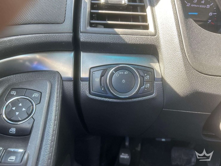 2015-ford-explorer-image-15