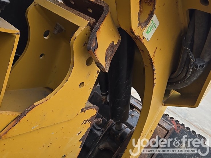 2021-caterpillar-299d3-image-17