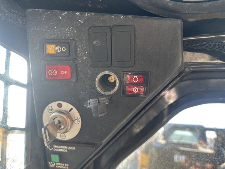 2015-bobcat-s70-image-30