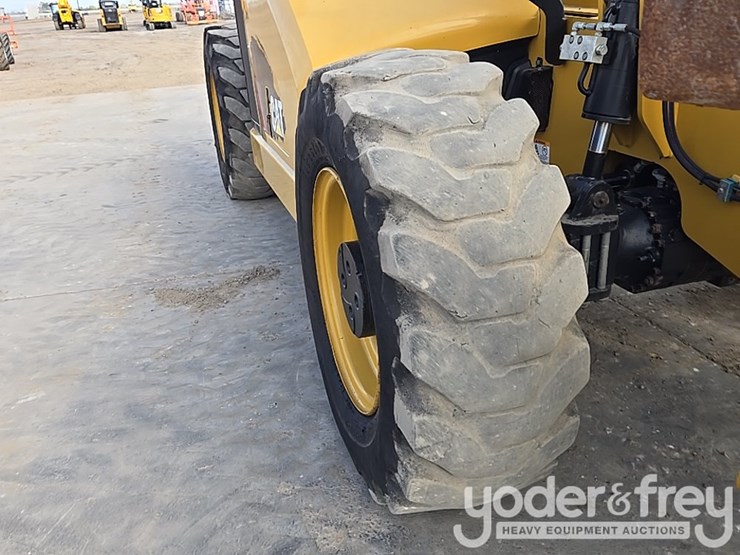 2019-caterpillar-tl1255d-image-40