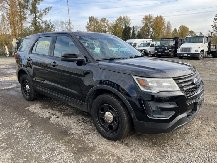 2017-ford-explorer-image-2