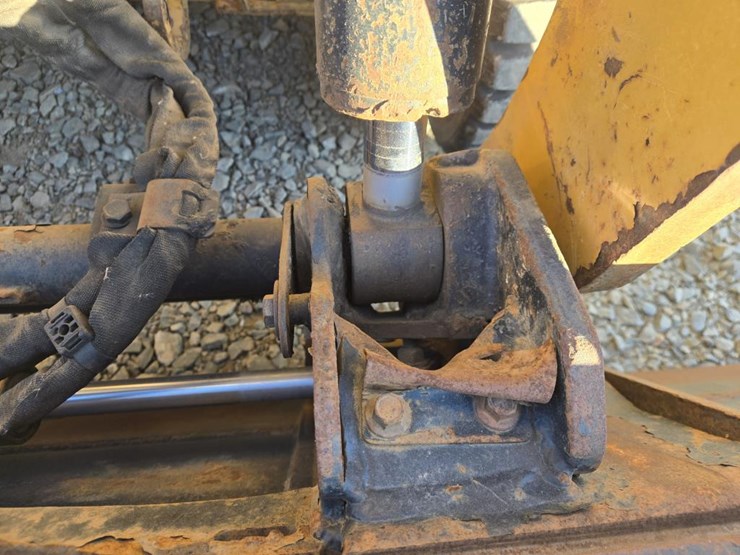 2020-caterpillar-259d3-image-15