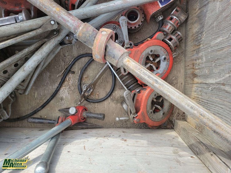 crate-with-power-dive-pipe-threading-machine-with-parts-image-8