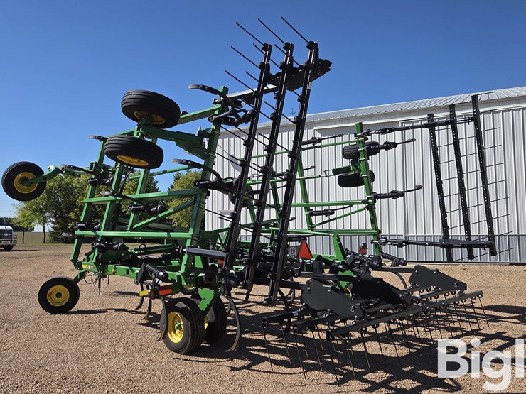 2022-john-deere-2430-image-7