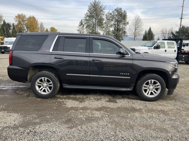 2017-chevrolet-tahoe-image-3