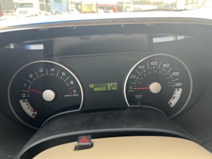 2009-ford-explorer-xlt-image-24