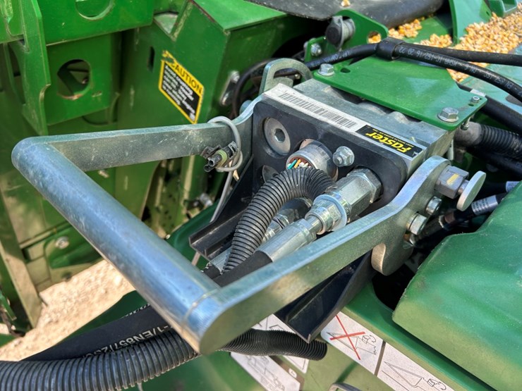 2022-john-deere-c12f-image-37