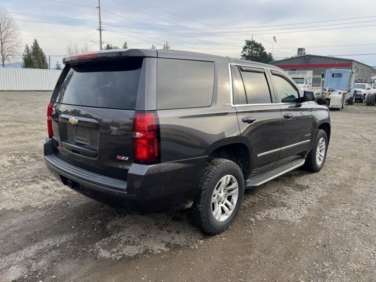 2017-chevrolet-tahoe-image-4