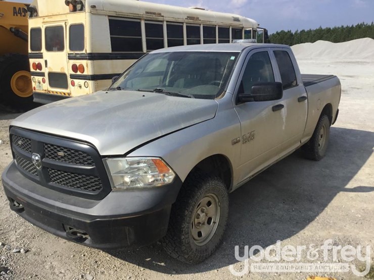 2017-ram-1500-slt-image-1