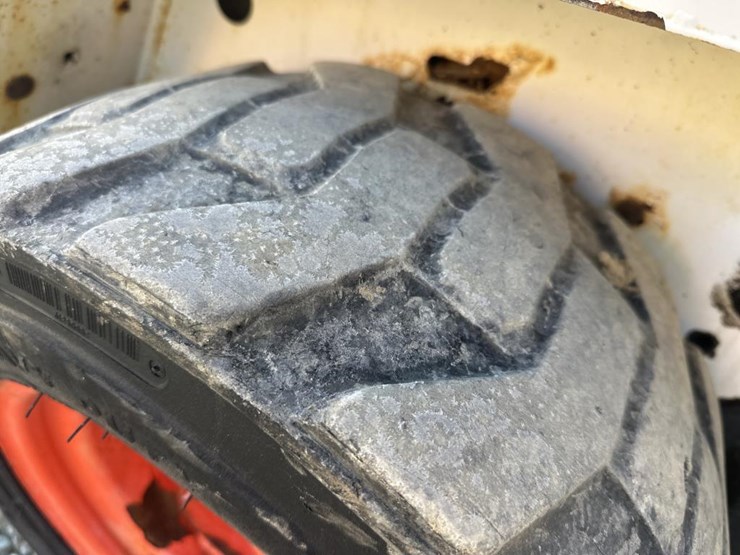 2015-bobcat-s70-image-46