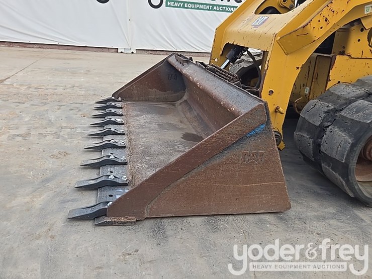 2021-caterpillar-299d3-image-39