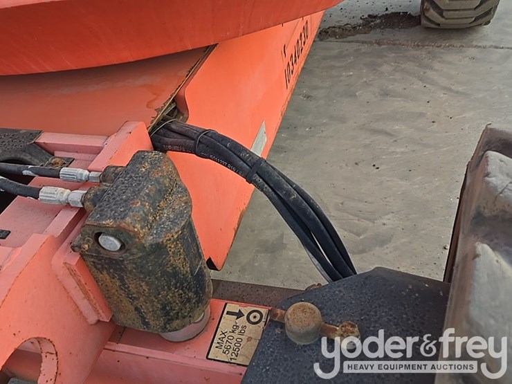 2015-jlg-600aj-image-67