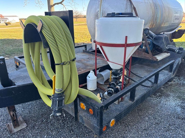 spray-trailer---1000-gal-tank-image-5