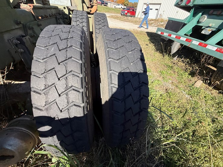 #22592-•-inop-1992-freightliner-t/a-daycab-truck-tractor-vin:-1fuymzyb1np520782-image-8