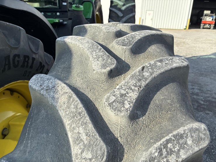 2015-john-deere-8295r-image-43