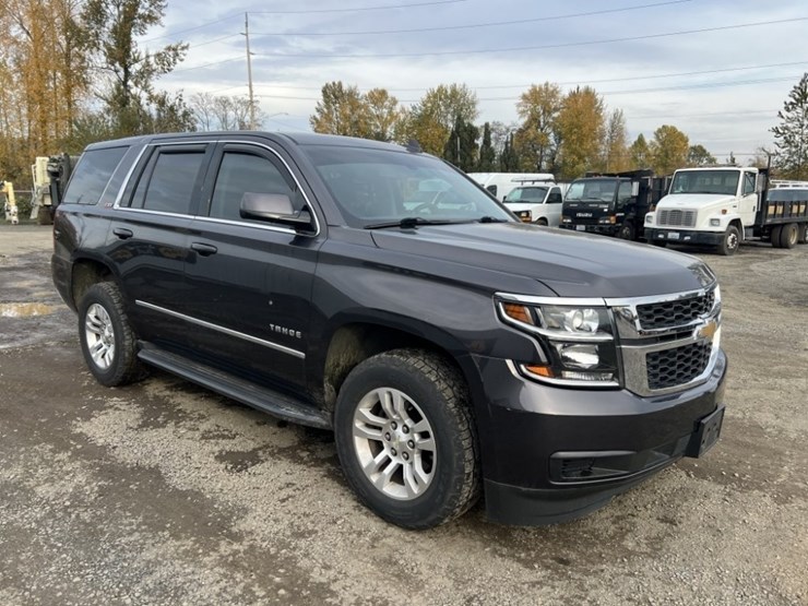 2017-chevrolet-tahoe-image-2