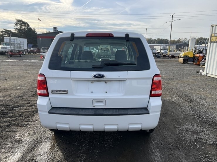 2011-ford-escape-image-5