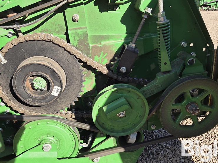 2022-john-deere-635f-image-14
