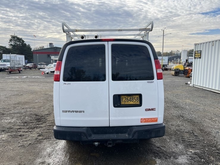 2015-gmc-savana-cargo-van-image-5